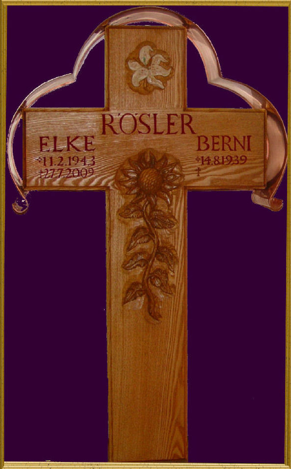 Grabmal mit Corpus als Relief